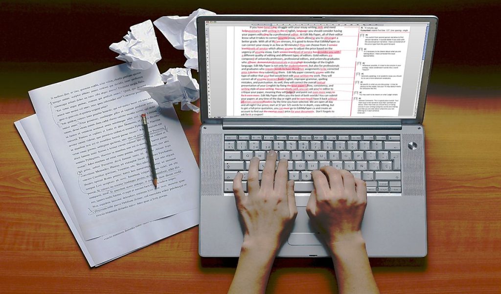 Sinh viên kiểm tra lỗi bài đồ án